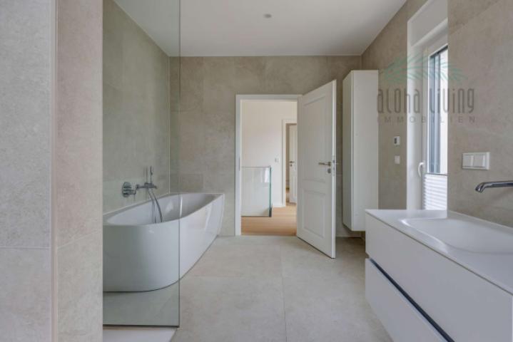 Badezimmer (OG)