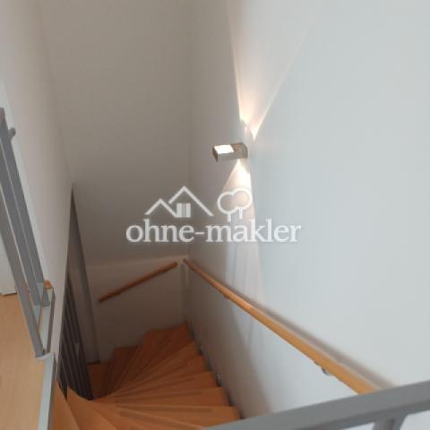 Treppe vom 1. OG ins DG