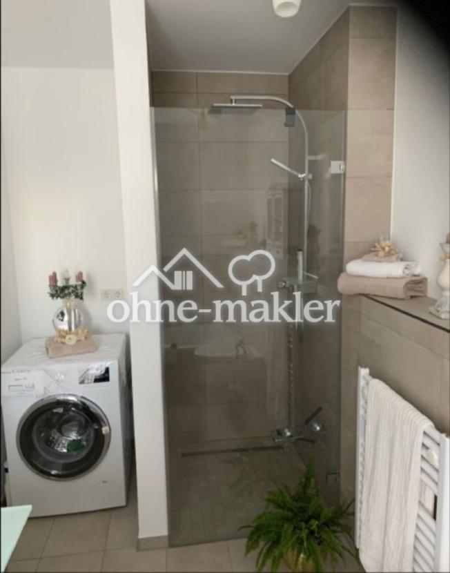 Dusche im Badezimmer