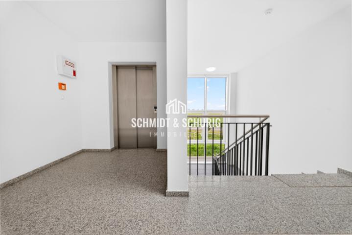 Treppenhaus / Fahrstuhl