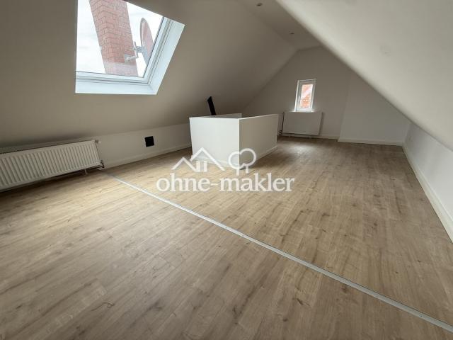 Großes Dachgeschoss Studio
