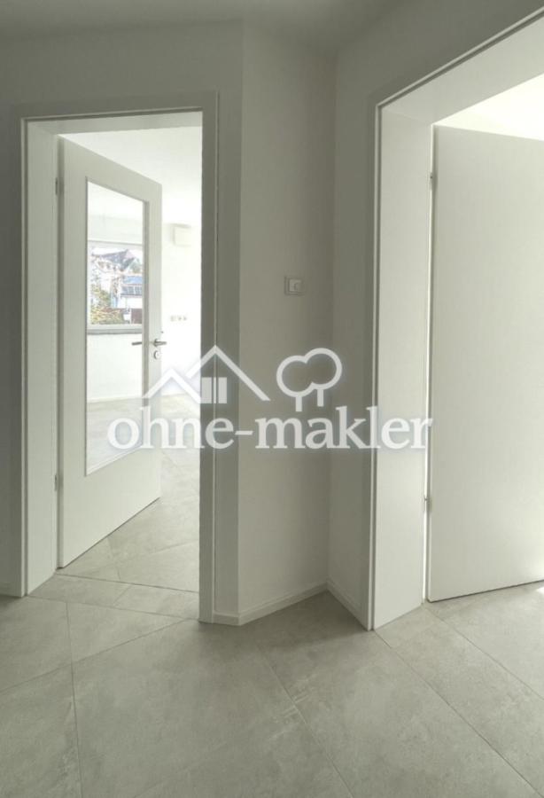 Blick vom Flur in Wohnzimmer