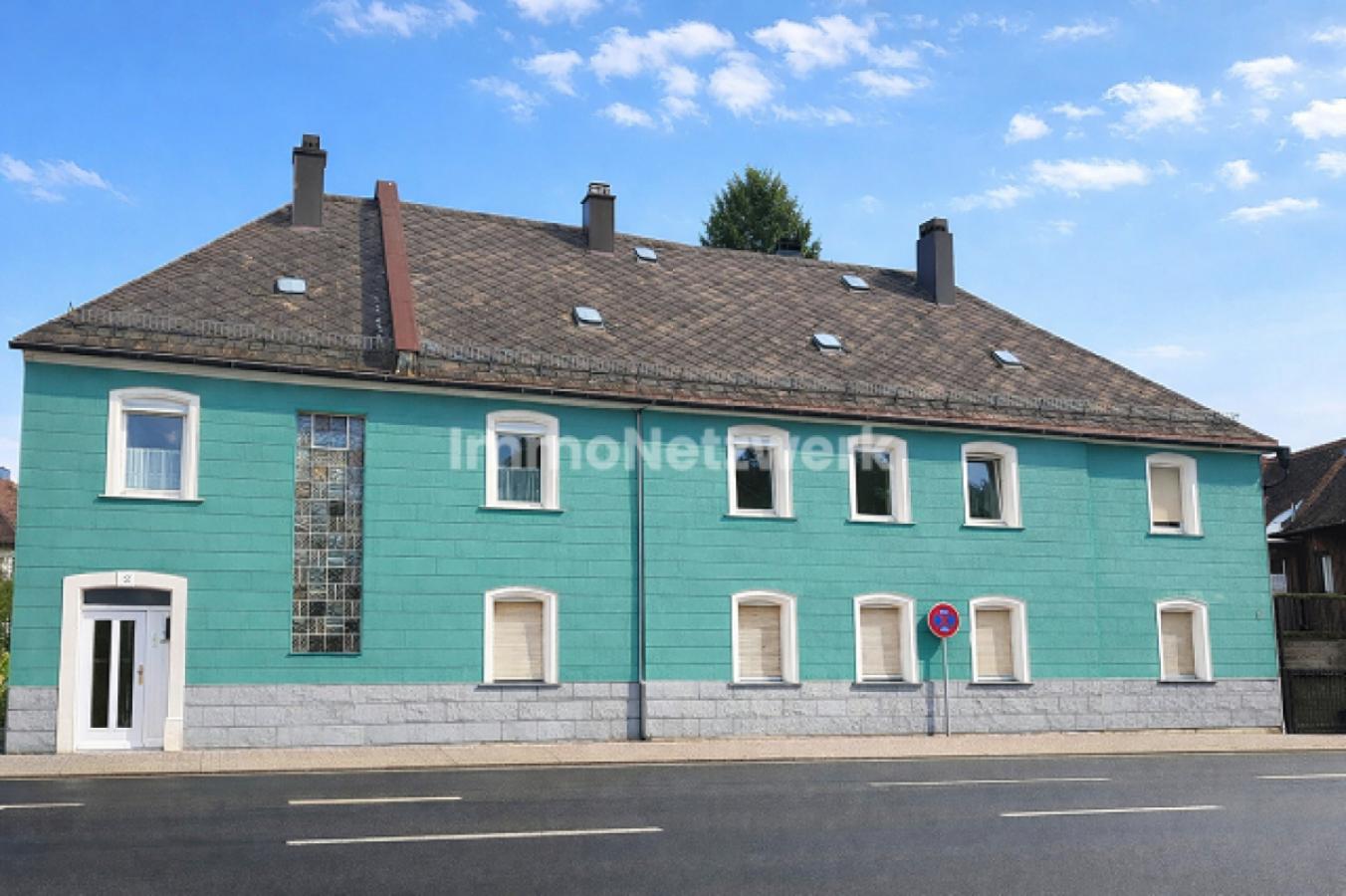 Front Gebäude gesamt Ansicht