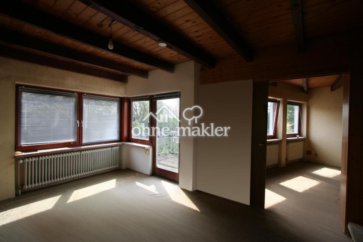 Zwei Kinderzimmer mit Balkon