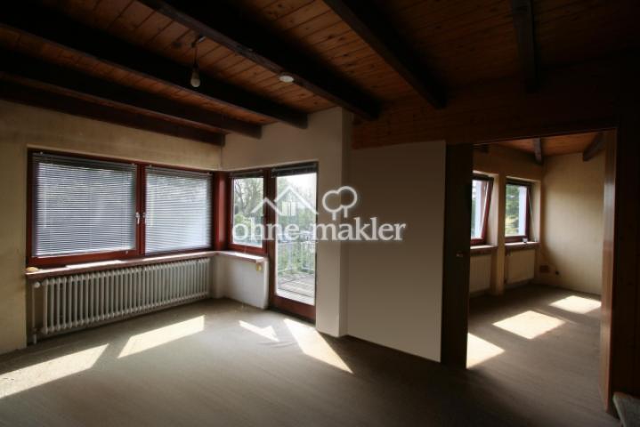 Zwei Kinderzimmer mit Balkon
