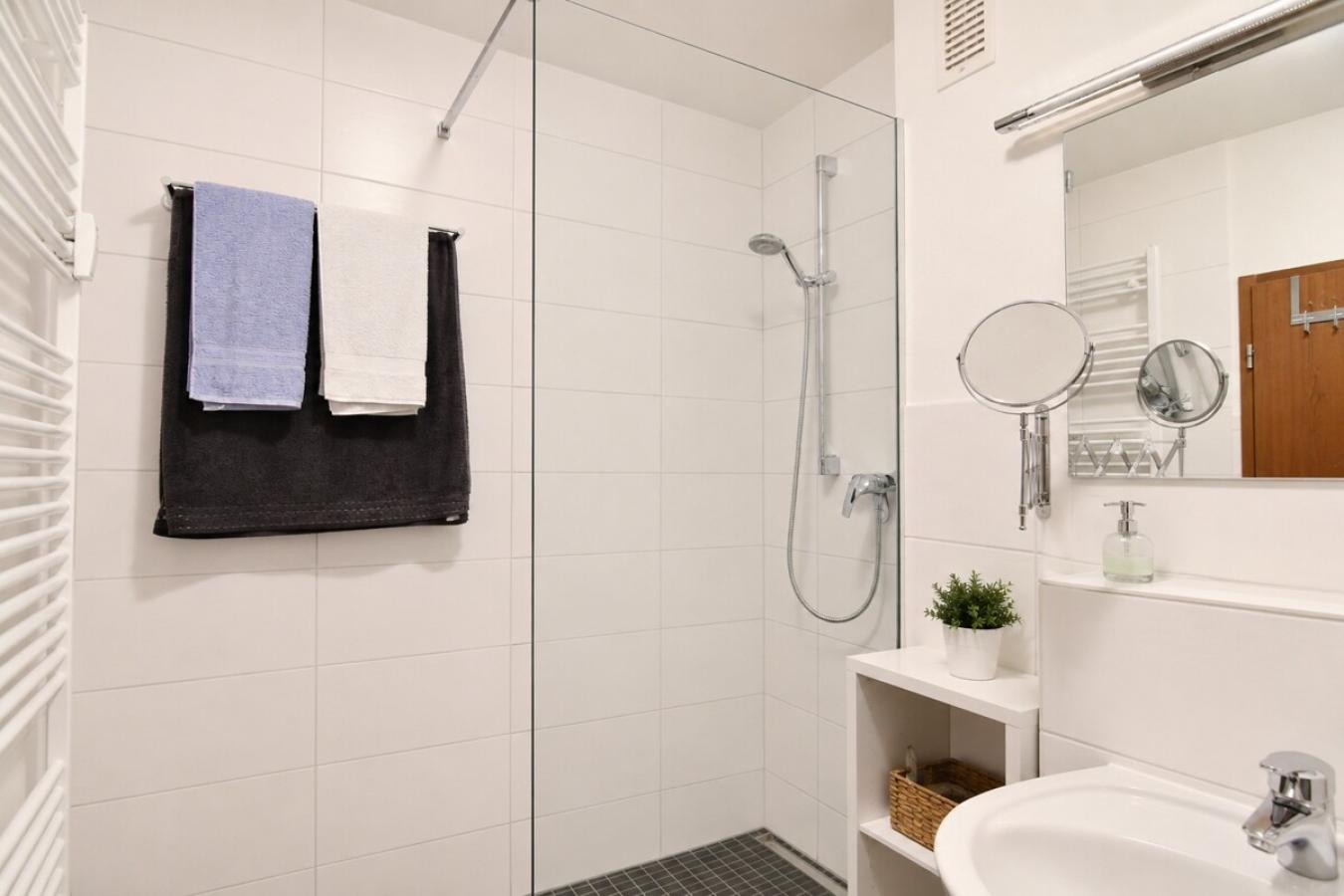 Modernes Badezimmer