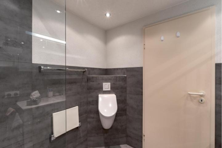 7---Bad 1 m. Urinal