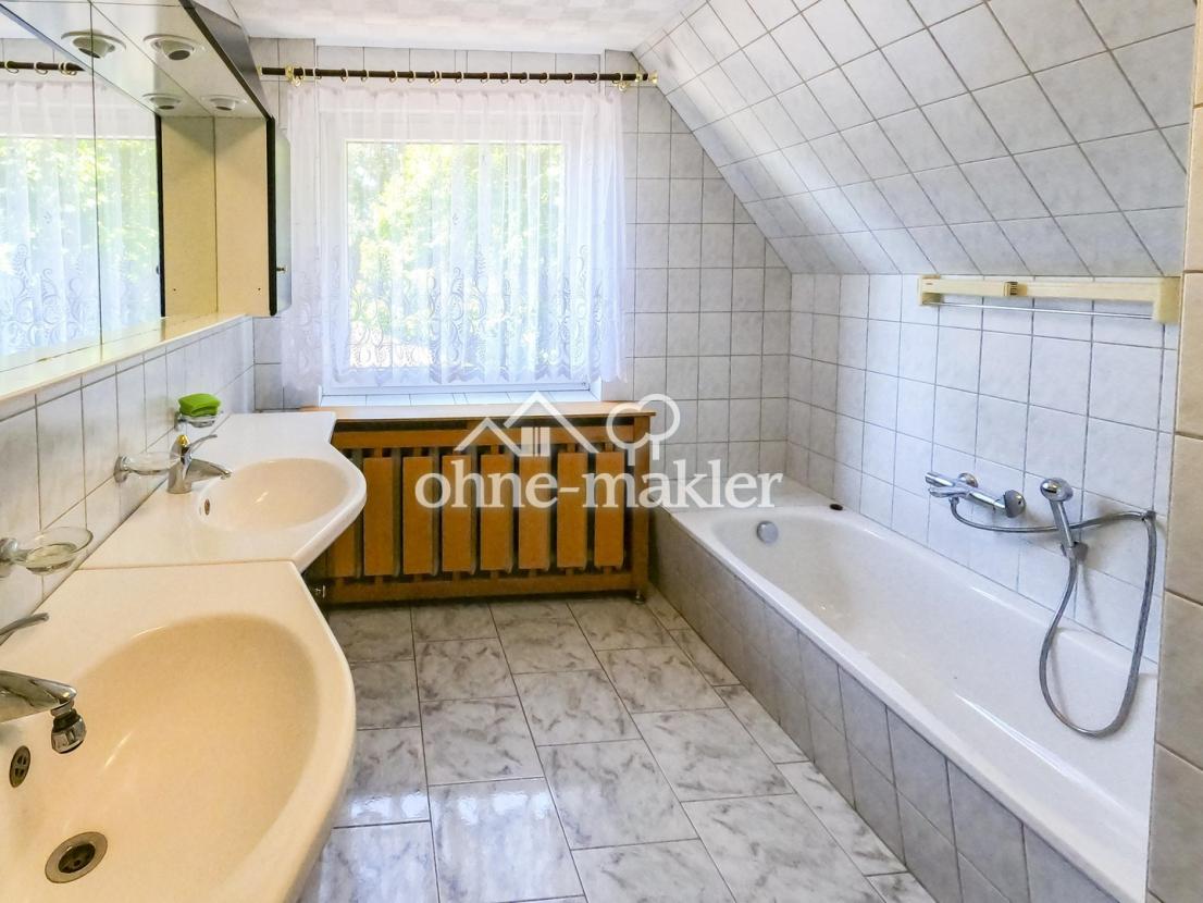 großes Badezimmer