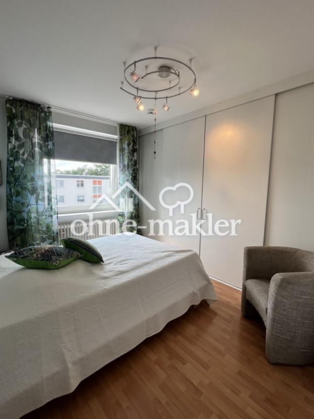 Schlafzimmer mit Einbauschrank