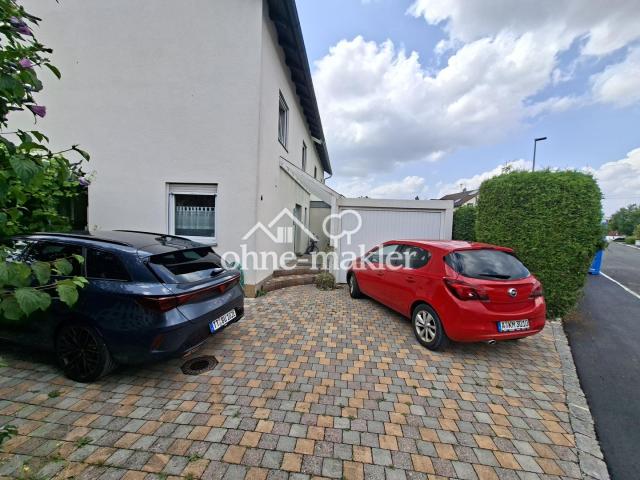 Stellplatz und Garage