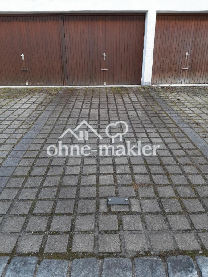 Garage mit Stellplatz