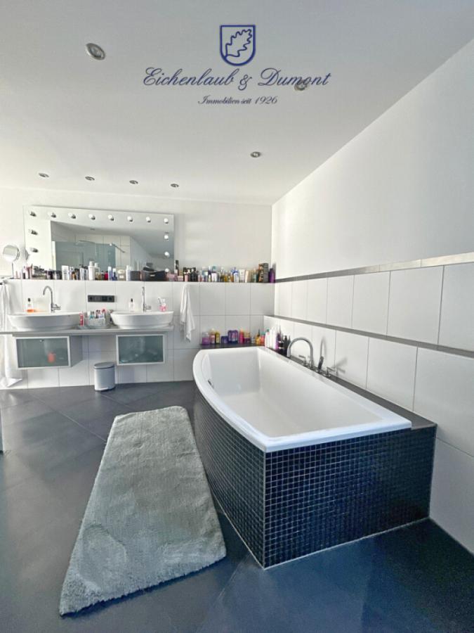 Wanne & 2 Waschbecken DG
