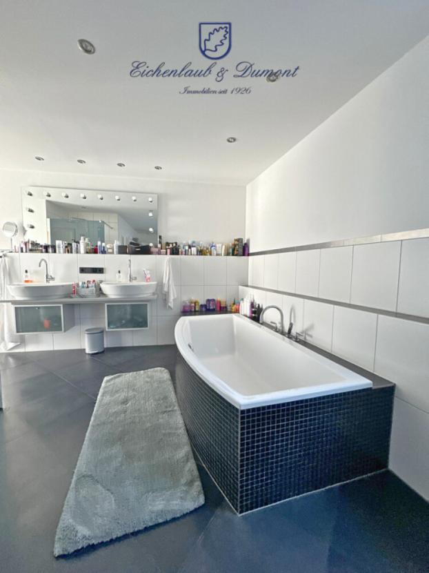 Wanne & 2 Waschbecken DG