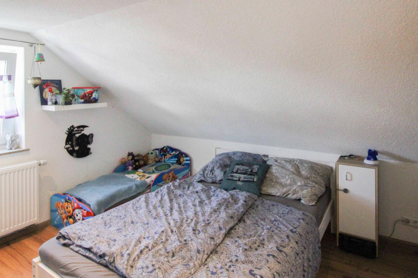 Schlafzimmer DG