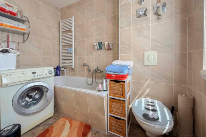 Badezimmer Ansicht 02