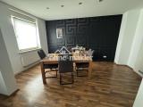 Wohn- Esszimmer mit Tisch