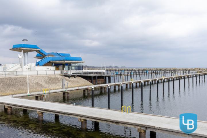 und zum Segelhafen
