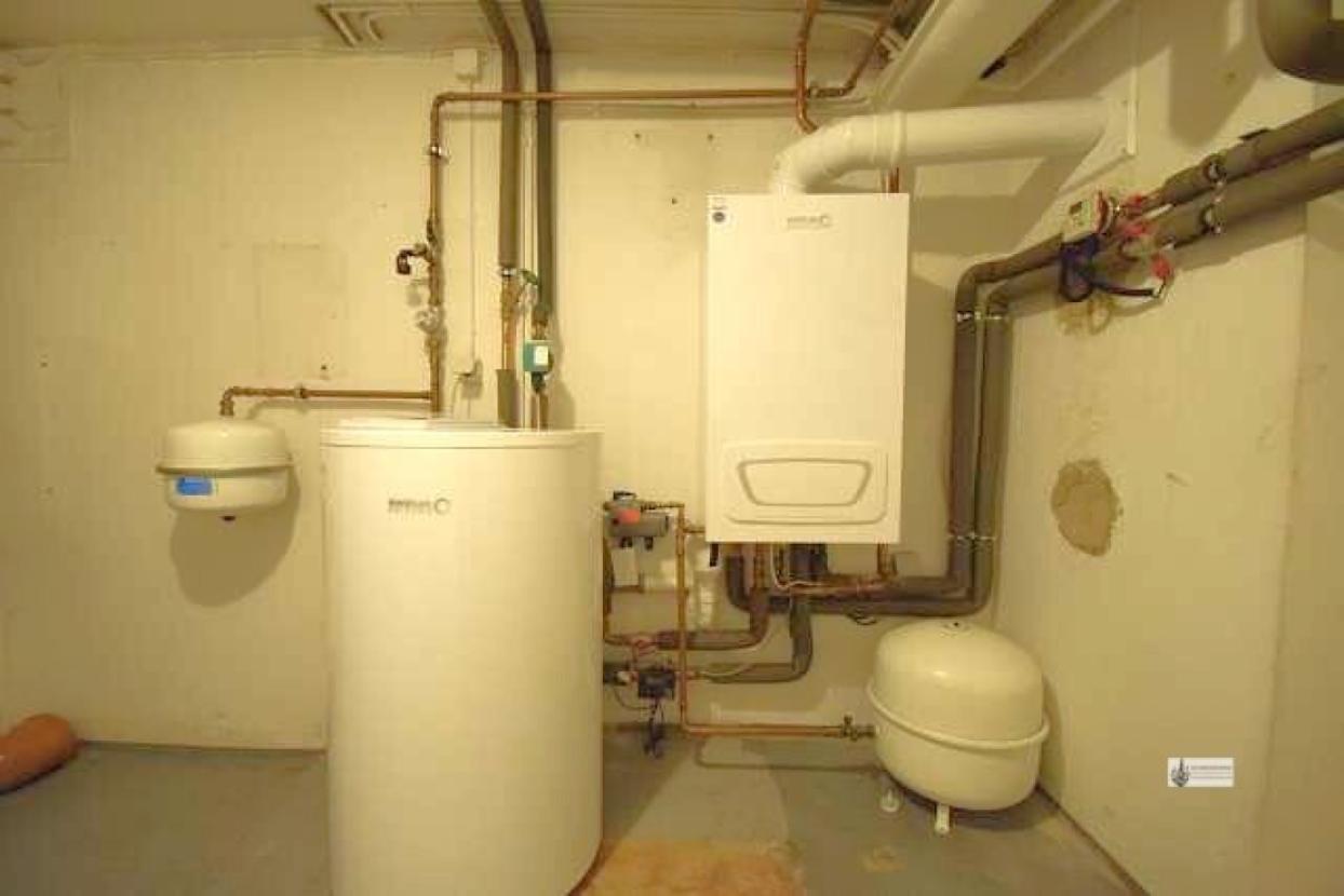 Brötje Gas Zentralheizung mit Warmwasserspeicher