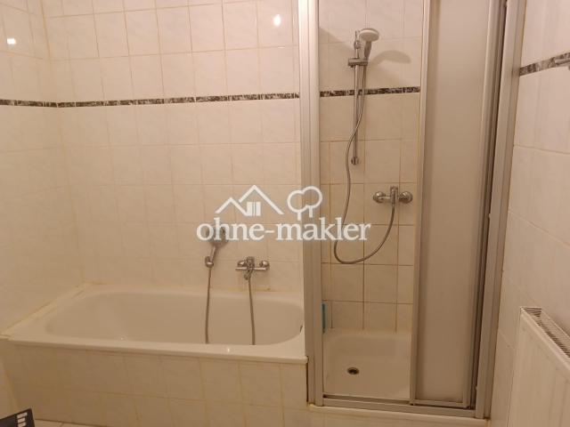 Bad (Wanne und Dusche)