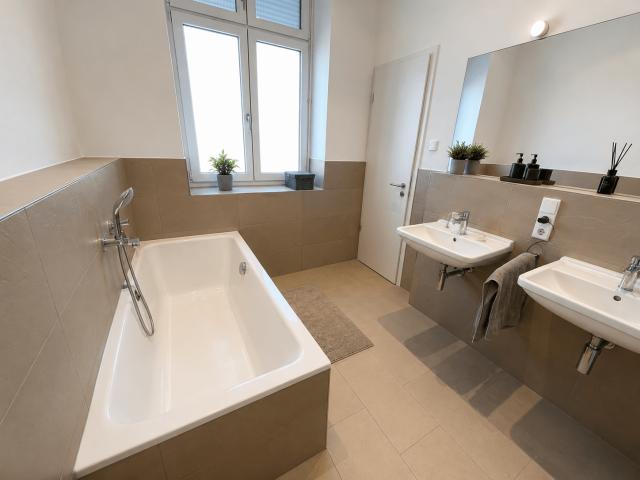 Bad mit Wanne 