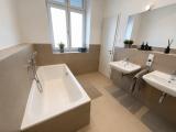 Bad mit Wanne 