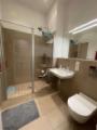 Bad mit Dusche 