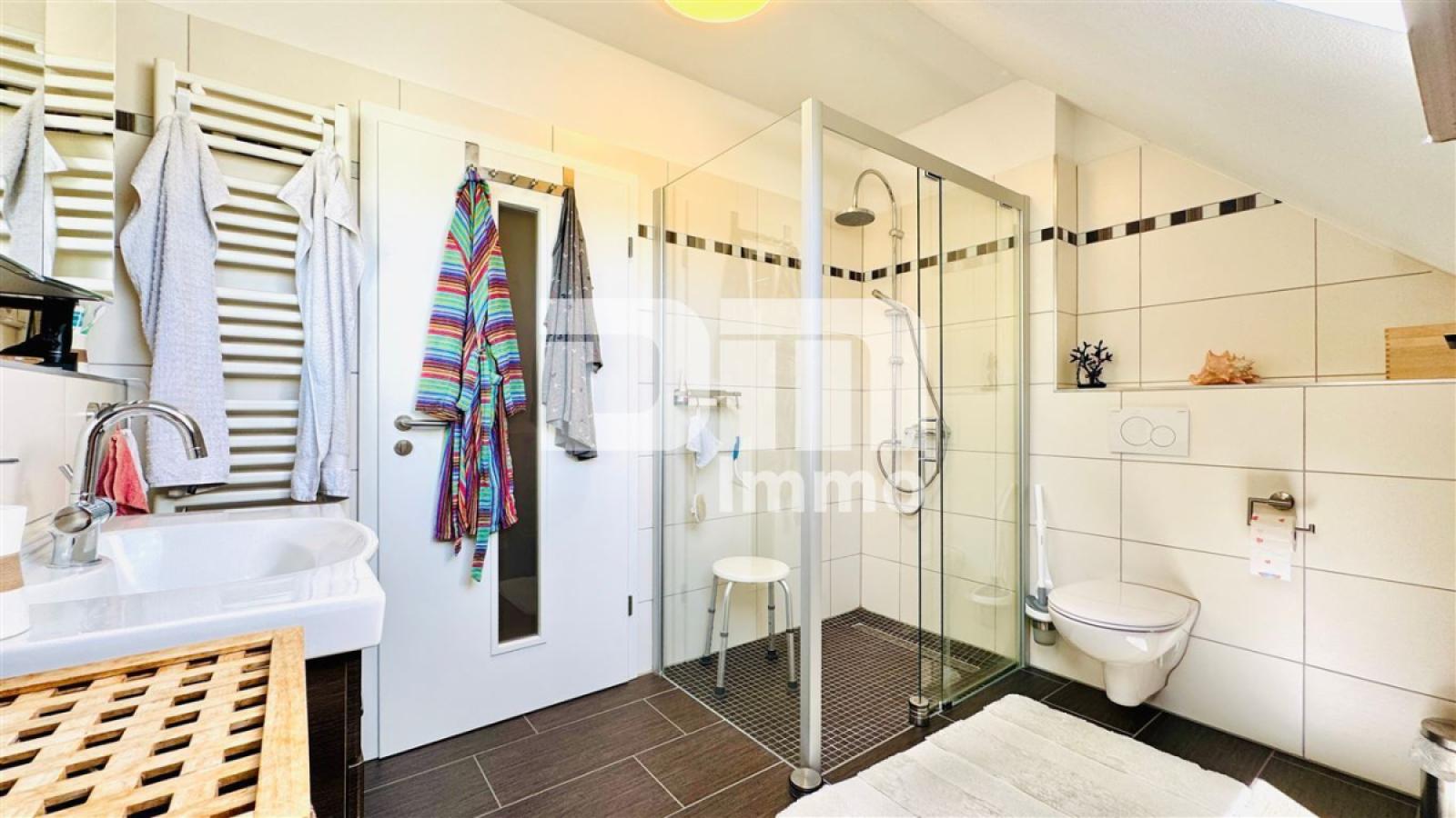 OG / DG Badezimmer Dusche ebenerdig