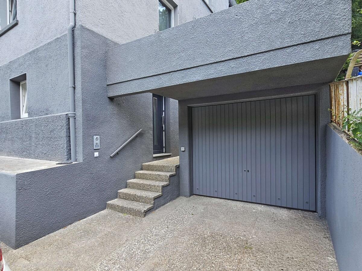 Zugang Haus und Garage