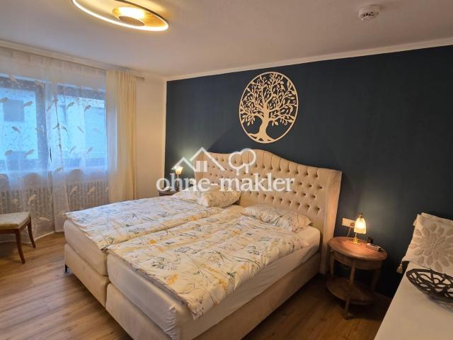 Schlafzimmer möbliert