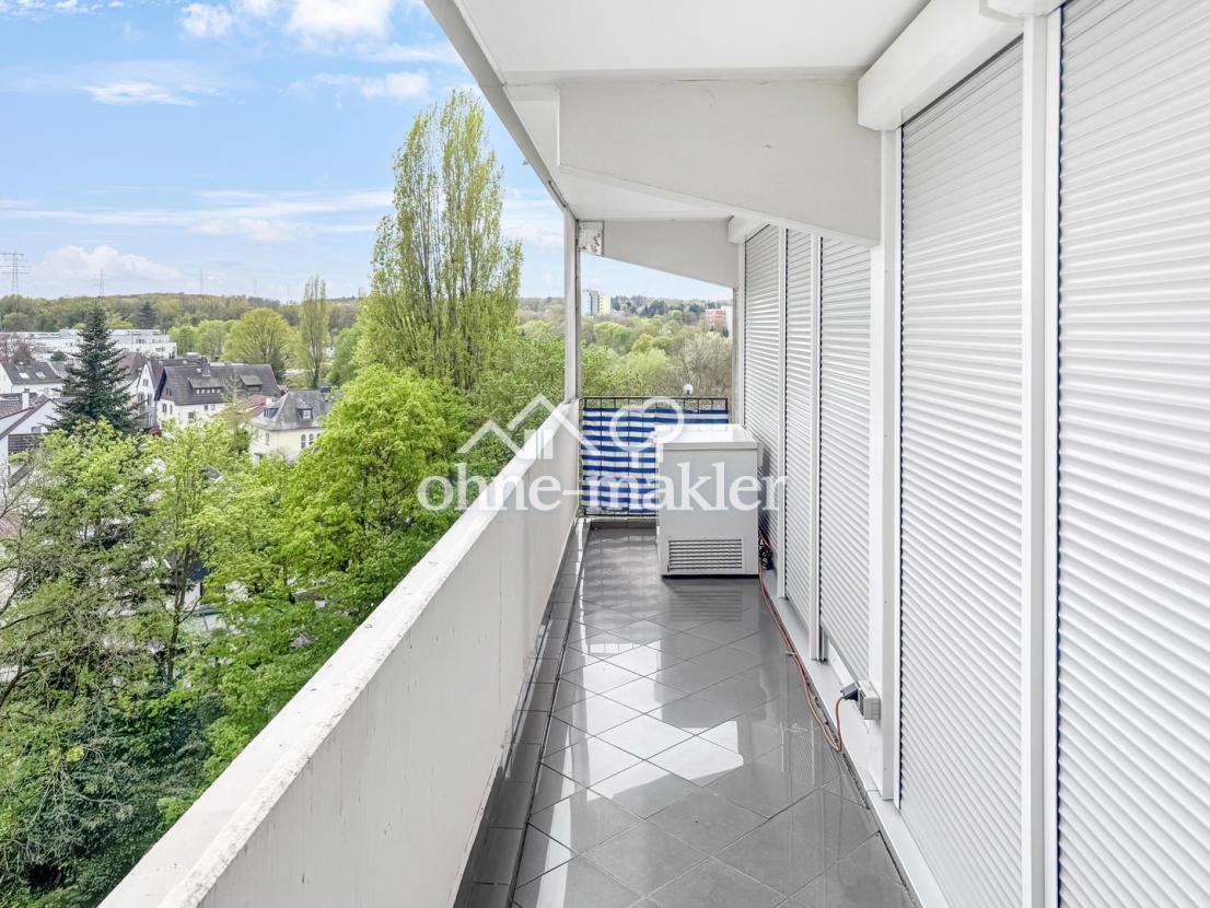 Balkon mit Außenjalousien