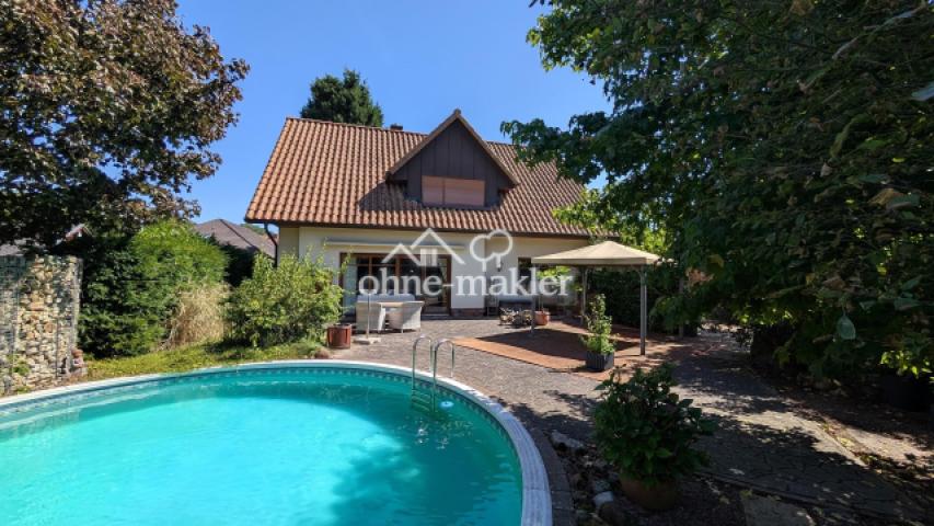 Gesamtblick Terrasse mit Pool