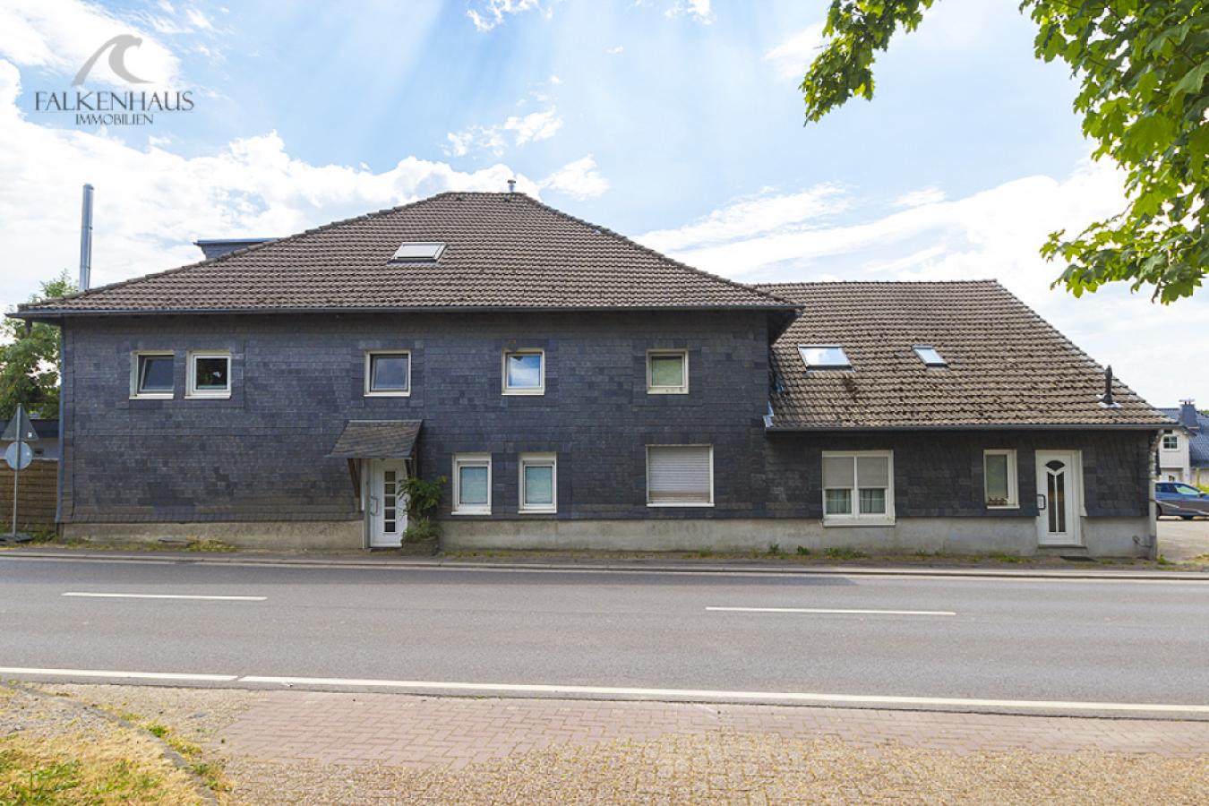 Vordere Gebäudeansicht