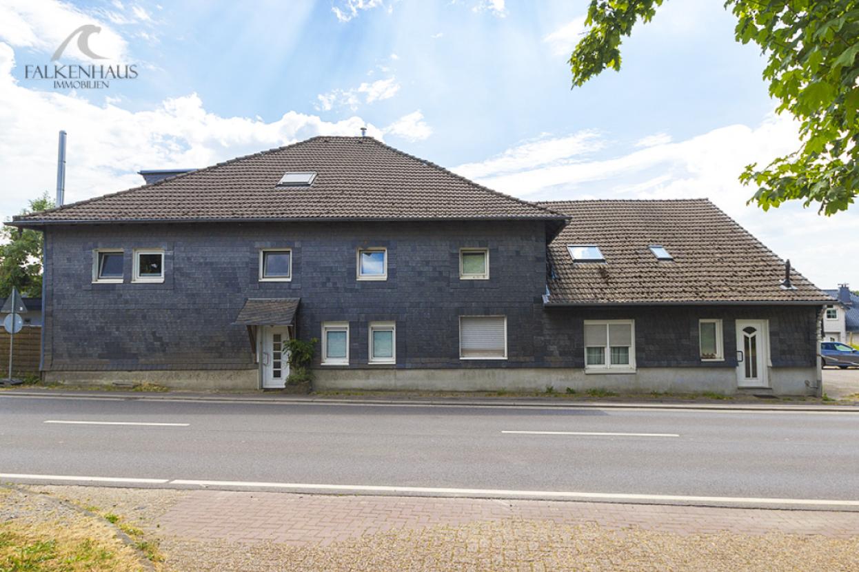 Vordere Gebäudeansicht