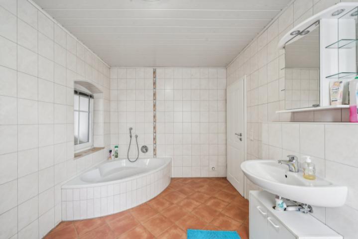 EG: Badezimmer ELW