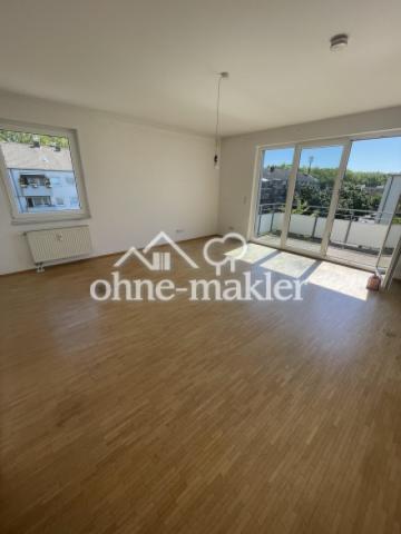 Wohnzimmer mit Balkon