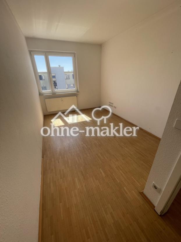 Kinderzimmer/Büro re.
