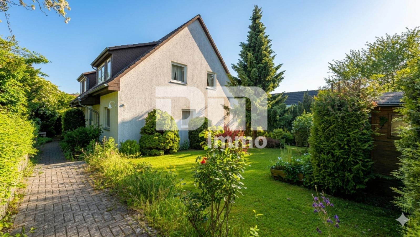 Zuweg / Gartenbereich