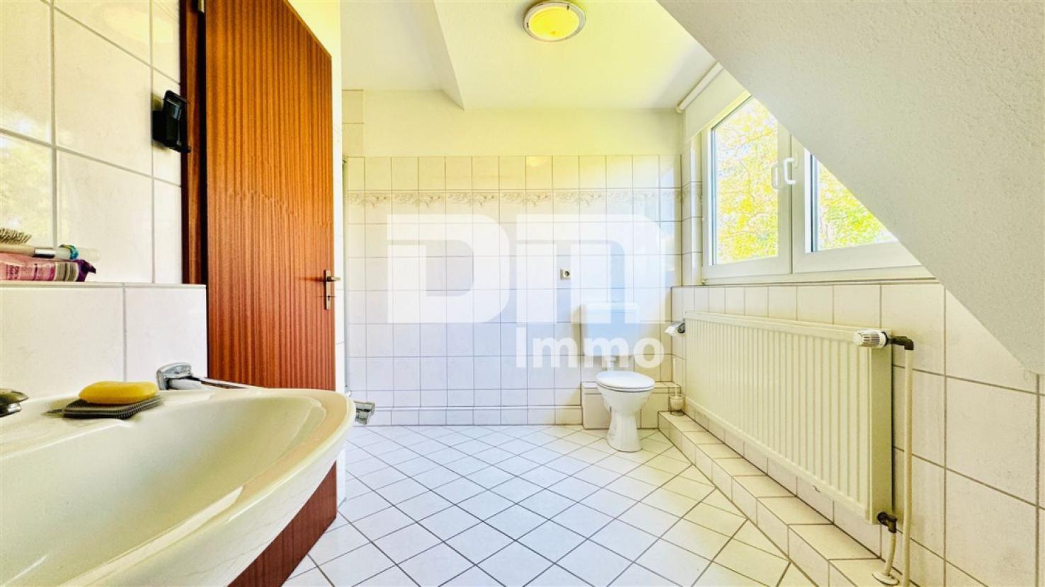 OG / DG Badezimmer / Wanne / Dusche