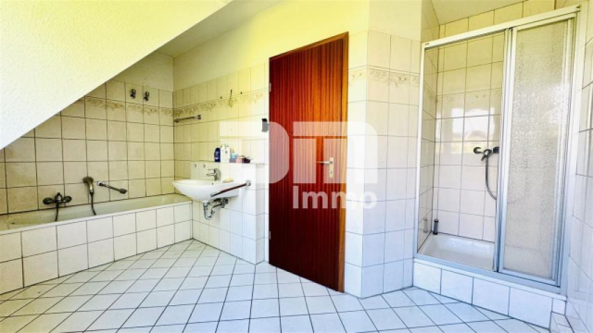 OG / DG Badezimmer / Wanne / Dusche