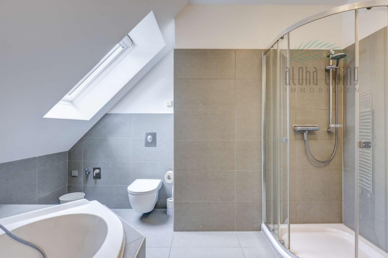 Badezimmer (OG)