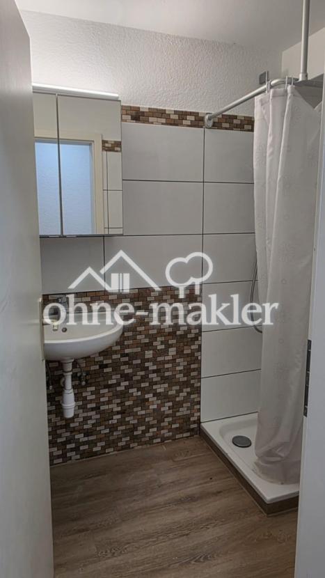 Badezimmer mit Dusche