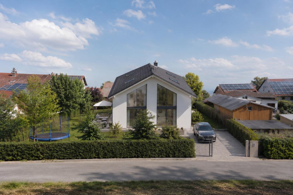 Straßenperspektive EFH - KI-Visualisierung 
