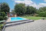 Garten und Poolbereich
