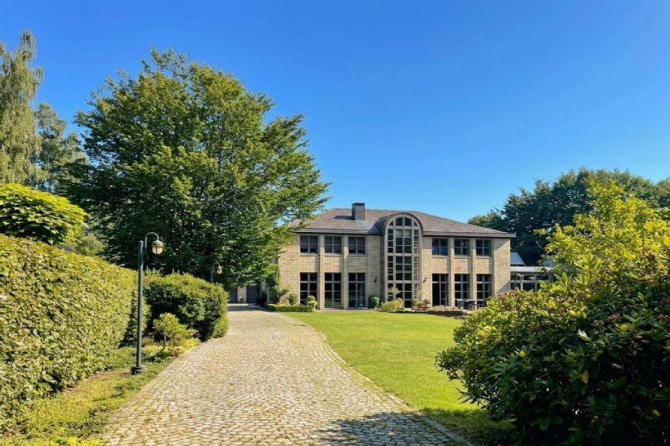 Zufahrt u. Garten