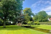 Garten mit Blick zur Straße