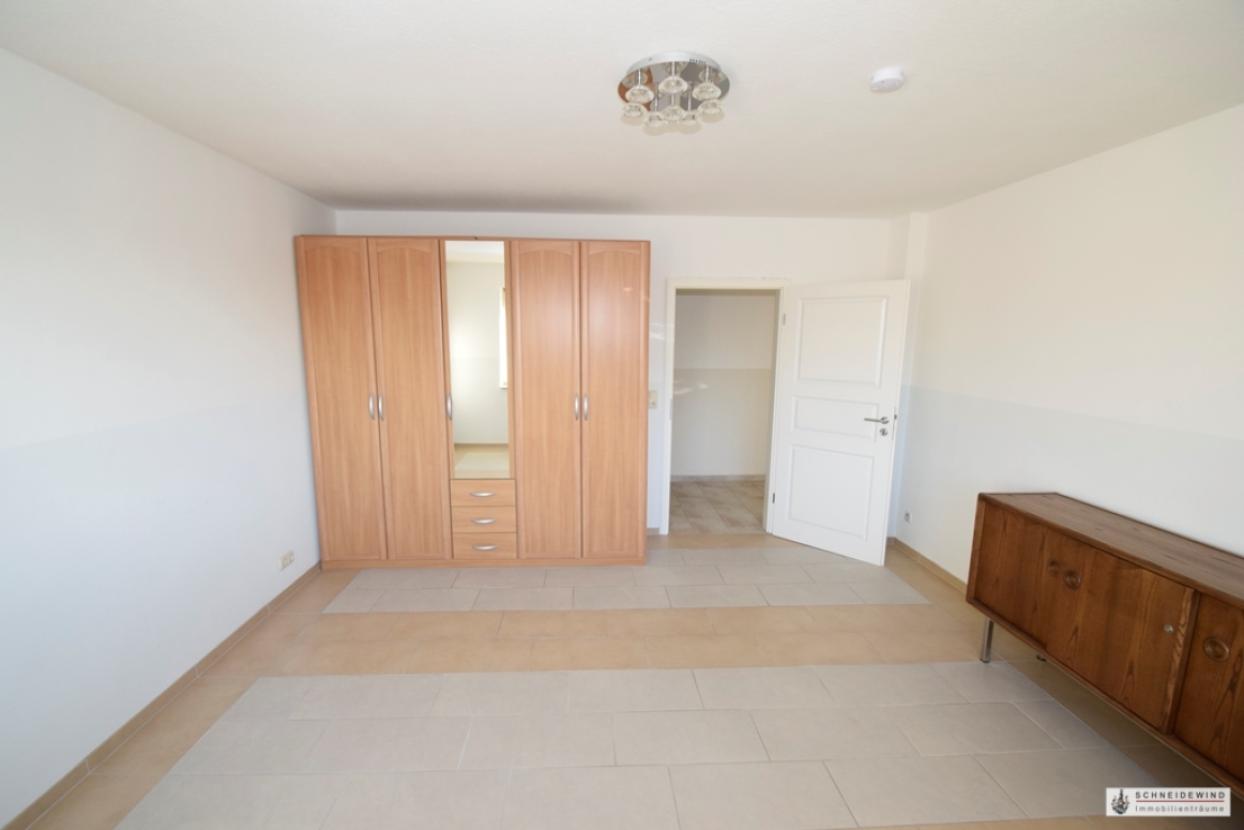 Schlafzimmer (2)