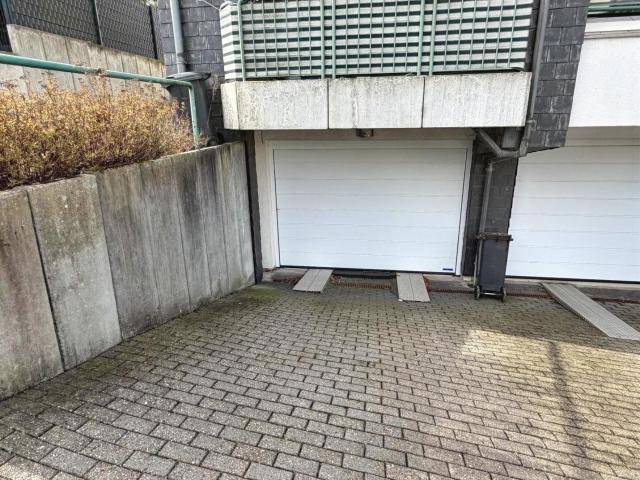 Garage und Stellplatz