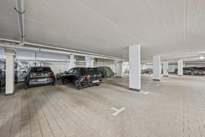 Tiefgarage (Stellplätze links)