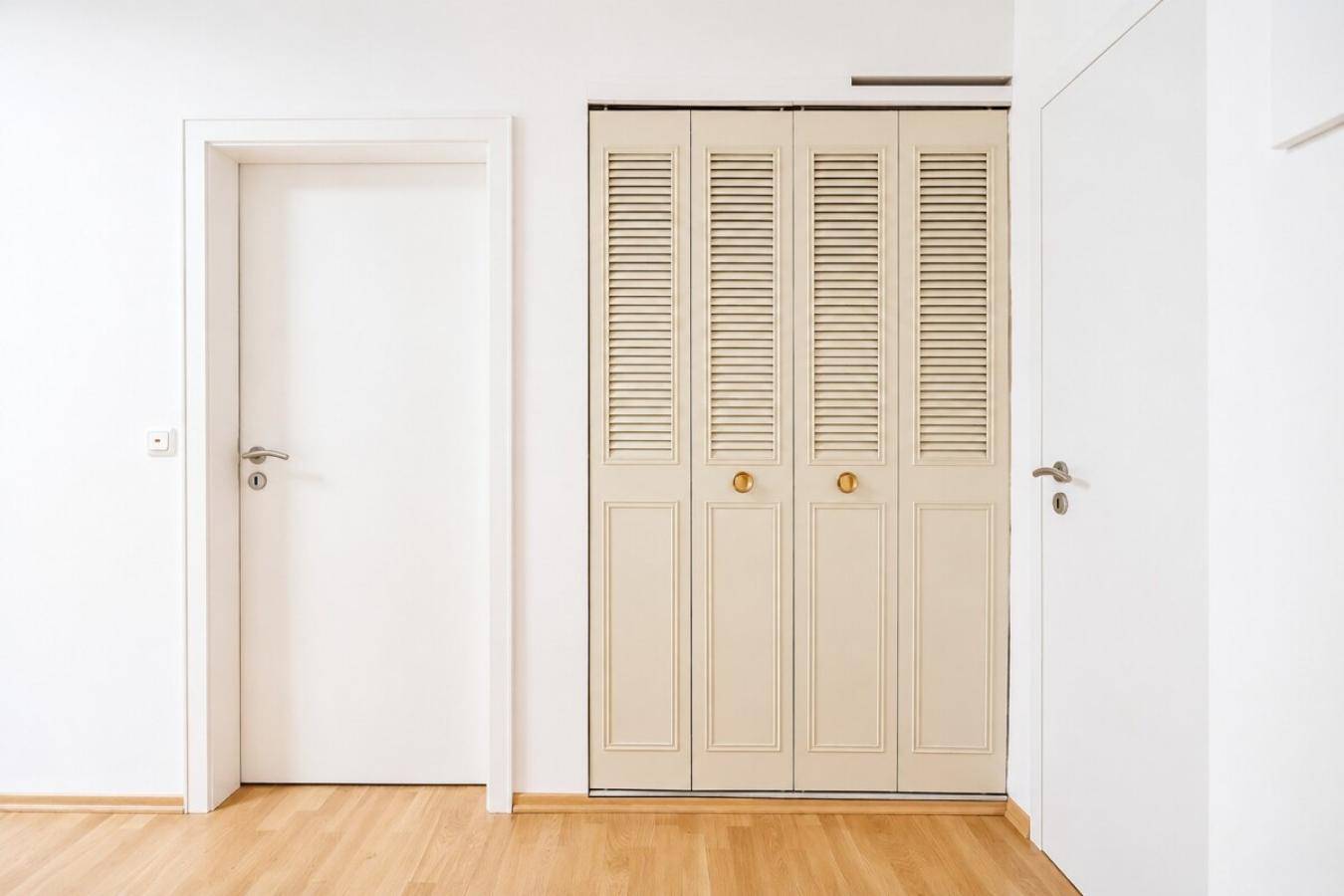 Wandschrank 1