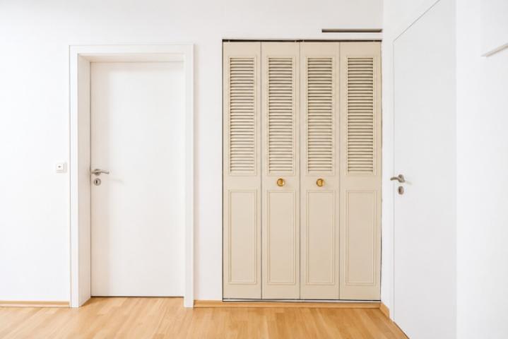 Wandschrank 1